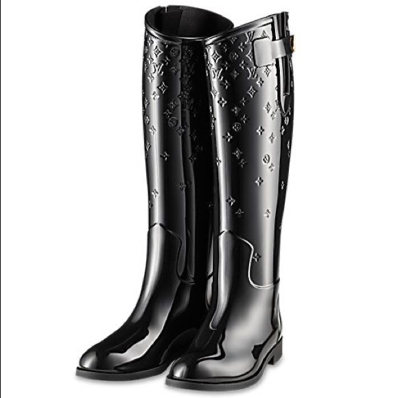 Louis Vuitton Monogram Rubber Rain Boots - Size 9 / 39 (SHF-20766) – LuxeDH